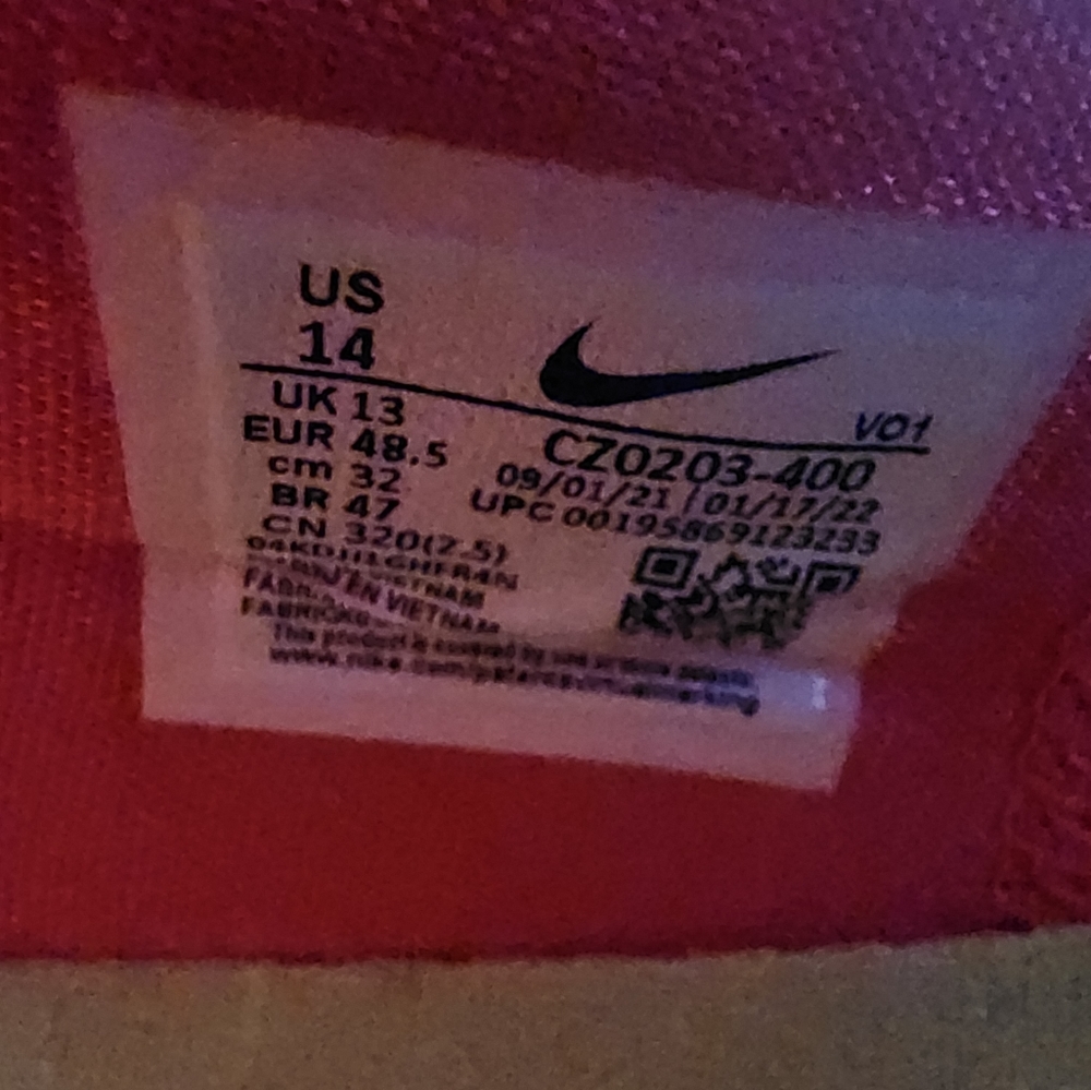 Nike - Picture 4 of 4